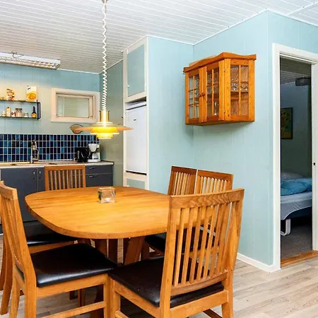 Dom wakacyjny Two-bedroom In By 2