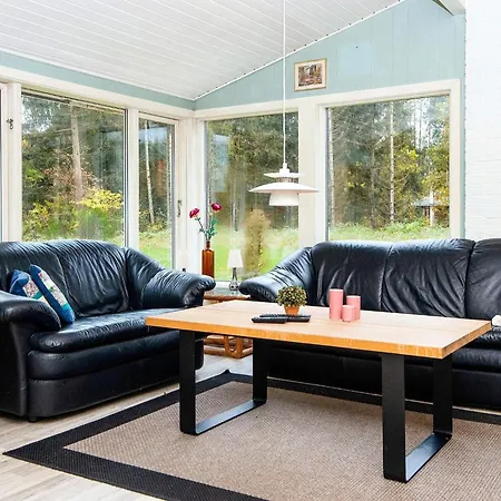 Two-bedroom In By 2 *