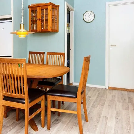 Two-bedroom In By 2 *