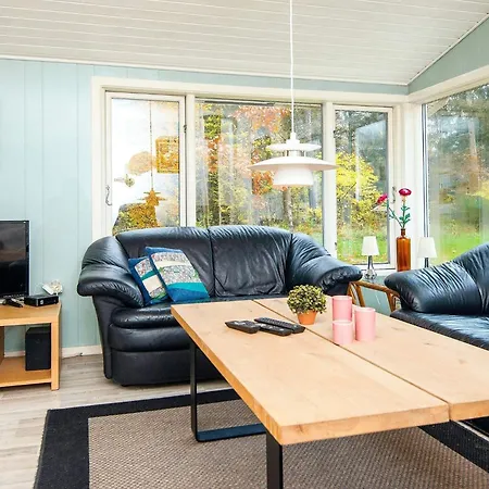 Dom wakacyjny Two-bedroom In By 2 Ans