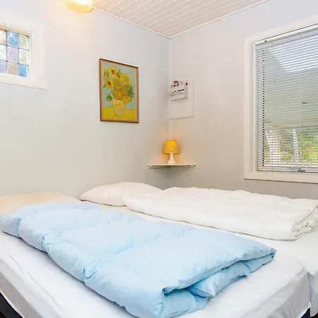 Two-bedroom In By 2 *