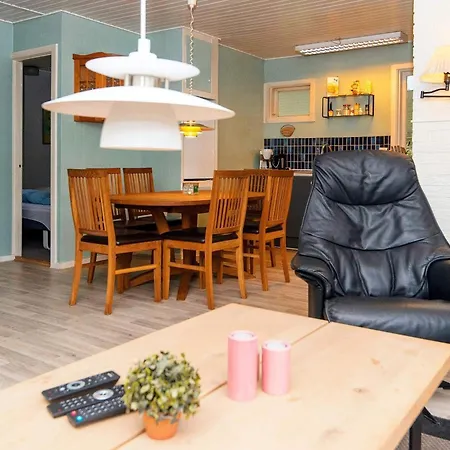 Two-bedroom In By 2 * Ans