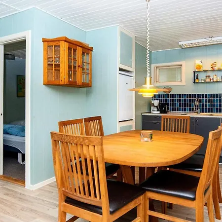 Dom wakacyjny Two-bedroom In By 2